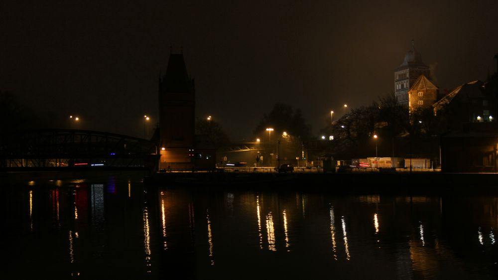 Burgtor mit der Hubbrücke bei Night