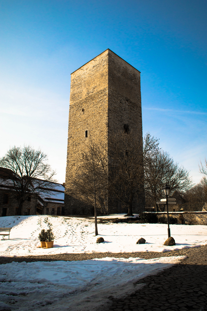 Burgturm im Winterlicher umgebung