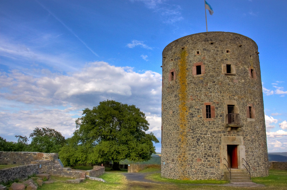 Burgturm mit Baumtraum