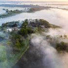 Burgwallinsel im Nebel