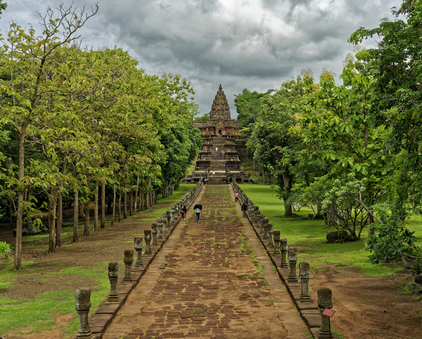 Buriram - Allee zum zentralen Heiligtum Phanom Rung