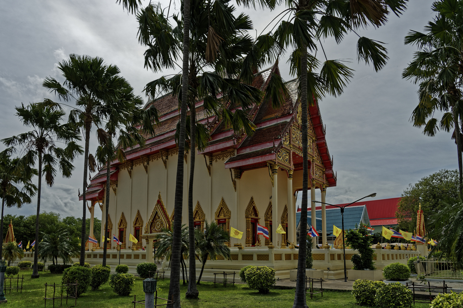 Buriram - Wat Klang Phra Aram Luang