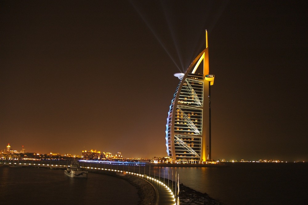 Burj Al Arab bei Nacht