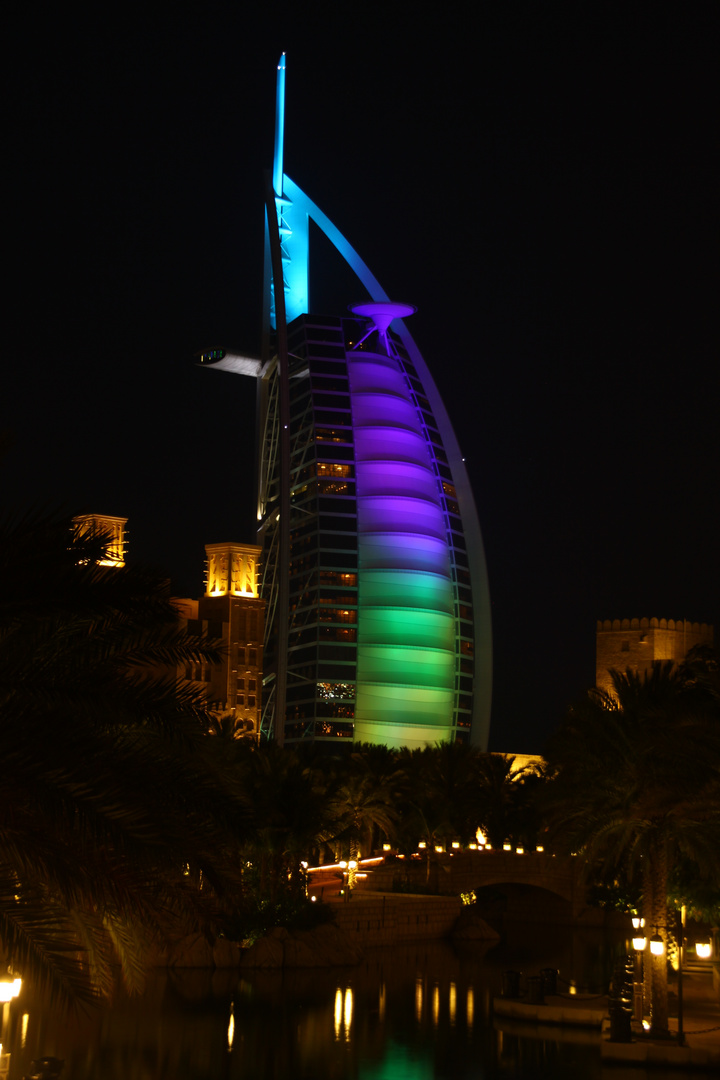 Burj al Arab - Farbenspiel bei Nacht