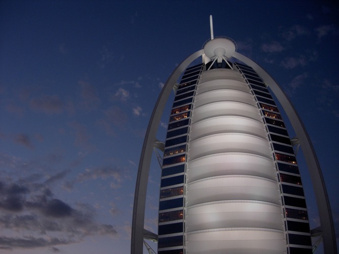 Burj Al Arab im Abendlicht