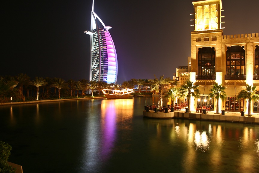 Burj Al Arab in der Nacht