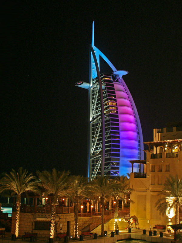 Burj al Arab in Dubai bei Nacht