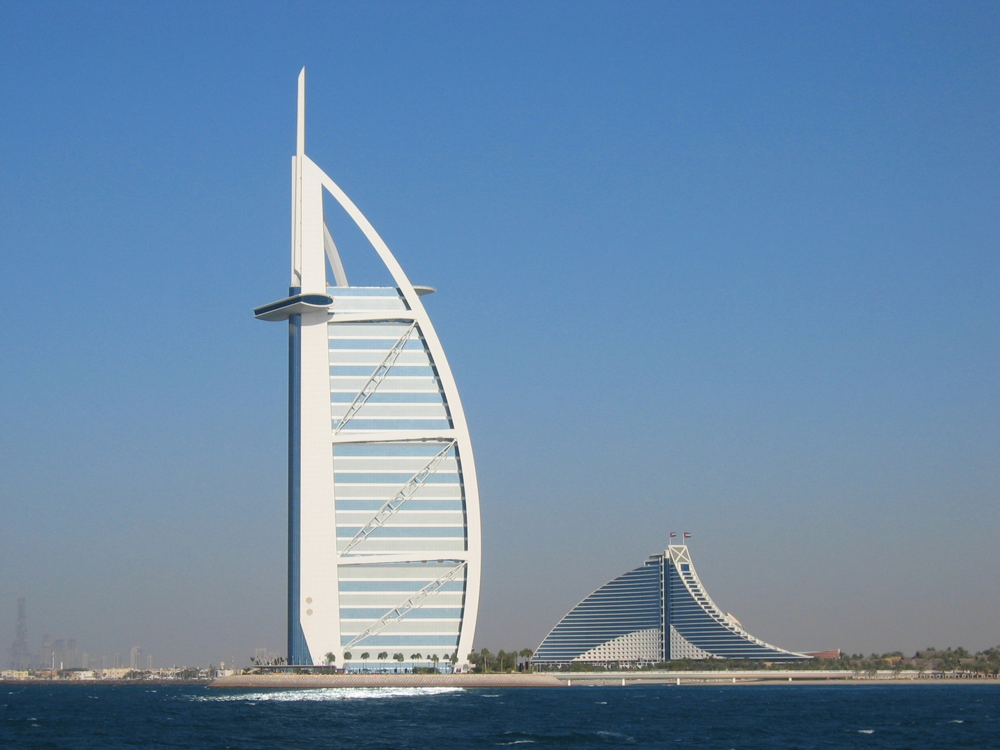 Burj Al Arab und Jumeirah Beach Hotel vom Boot aus