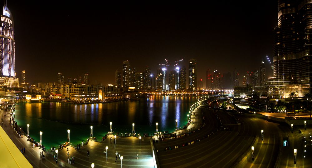 burj khalifa lake