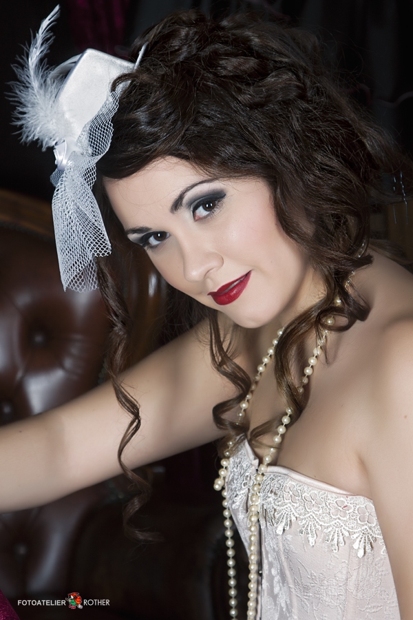 Burlesque-Shooting im Moulin Rouge-Stil ..