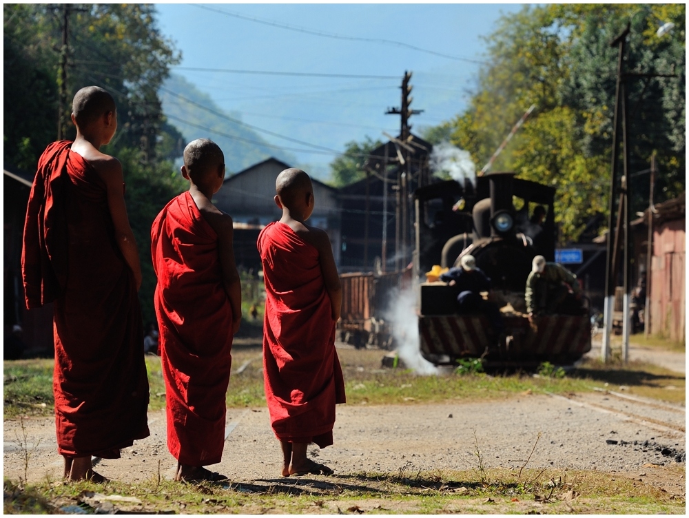 Burma - Land der Mönche, Land der Dampfloks