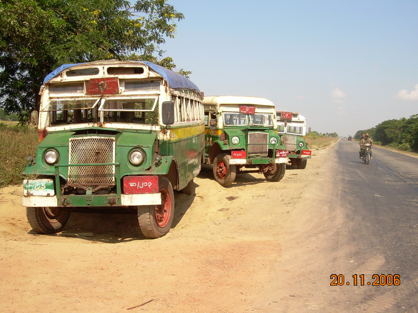 Burma - Schulbusse