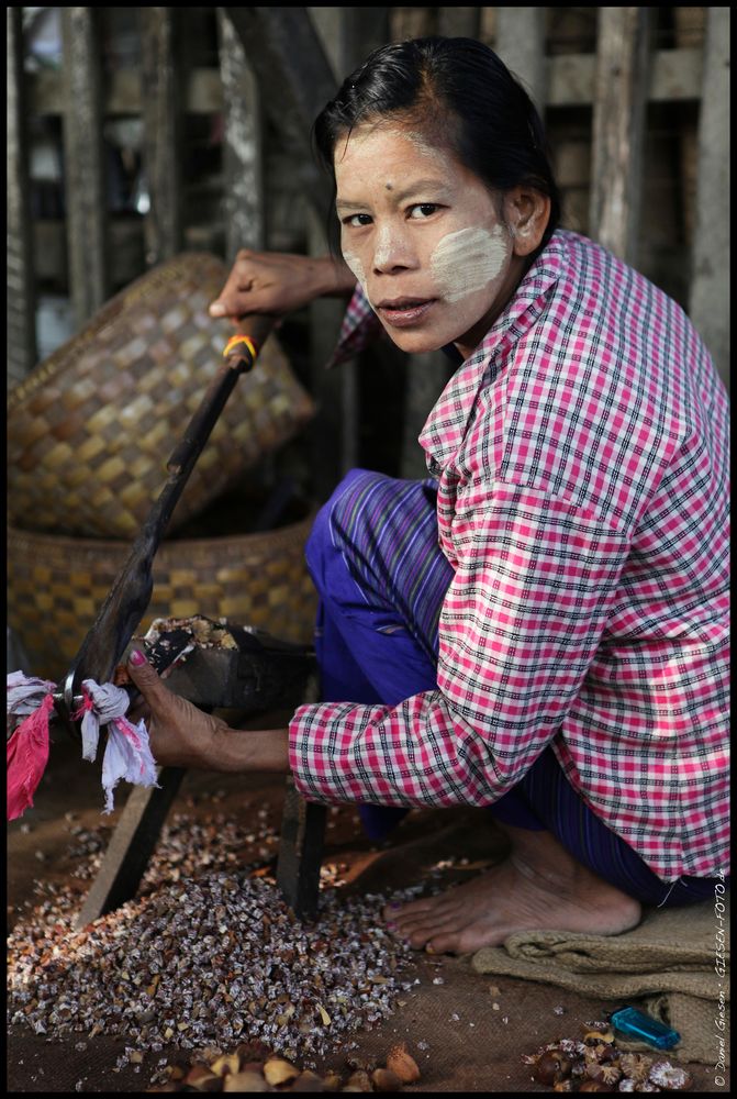 Burmesische Zigarrenmacherin, Mandalay, Myanmar