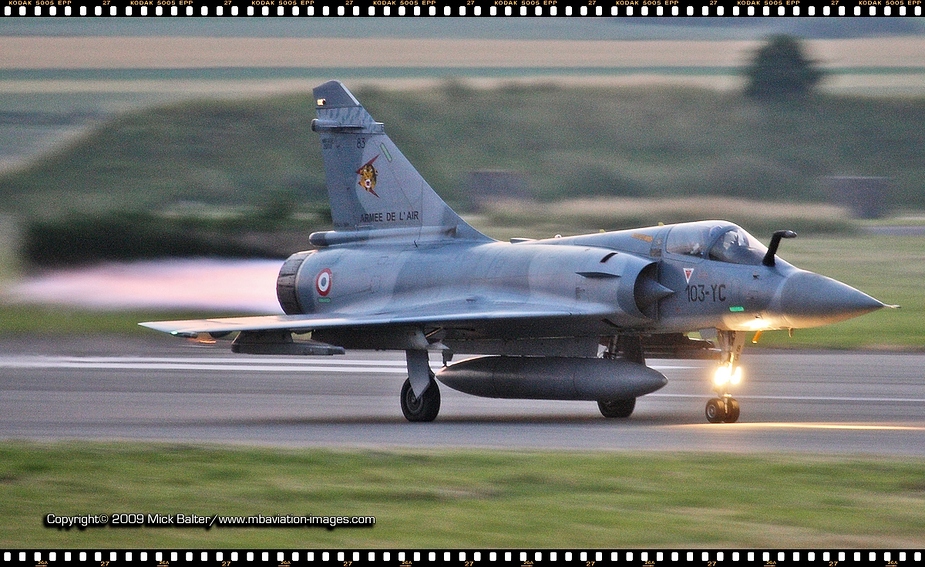 *** Burn baby burn - Mirage 2000C EC 01/012 beim Nachtflug ***