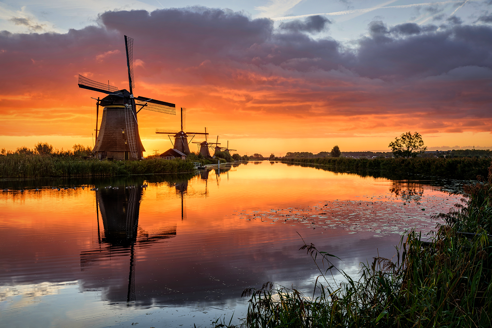 Burning Sky im Mühlenpark Kinderdijk