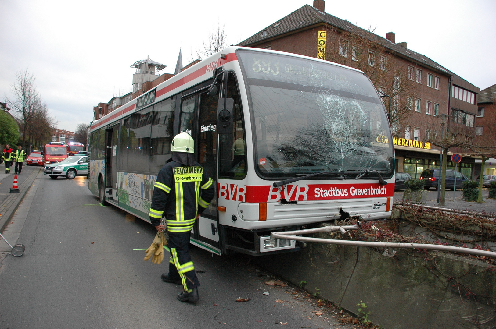 " BUS AUF ABWEGEN "