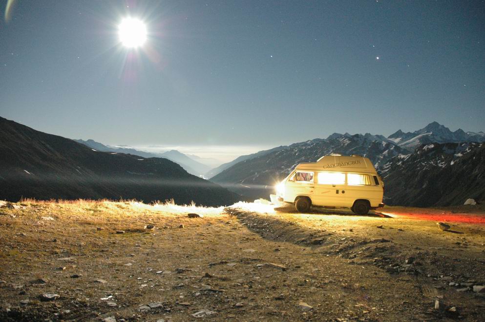 Bus auf dem Furkapass