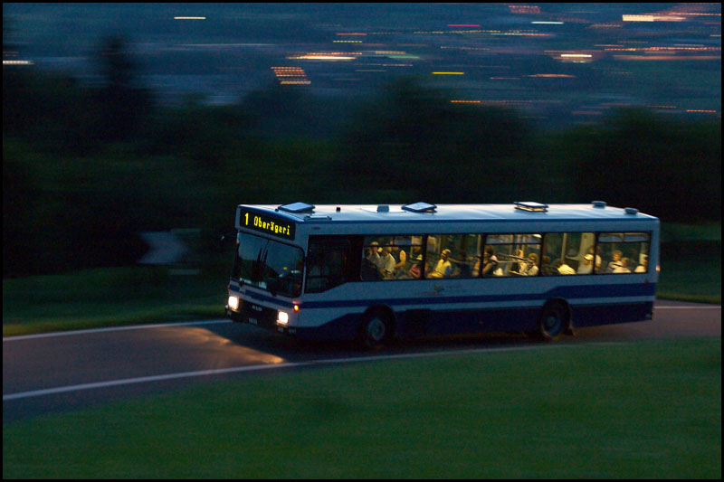 Bus bei Nacht