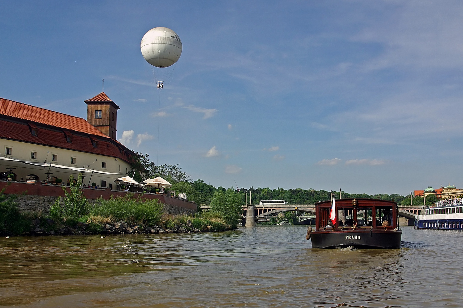 Bus, Boot oder Ballon?