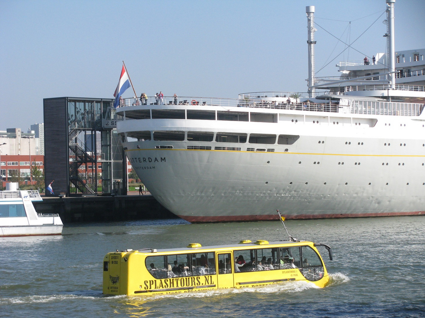 Bus im Wasser