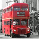 Bus London vor St. Pauls Cathedral