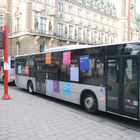 Bus mit Anhänger der VHH PHG vor dem Hamburger Rathaus