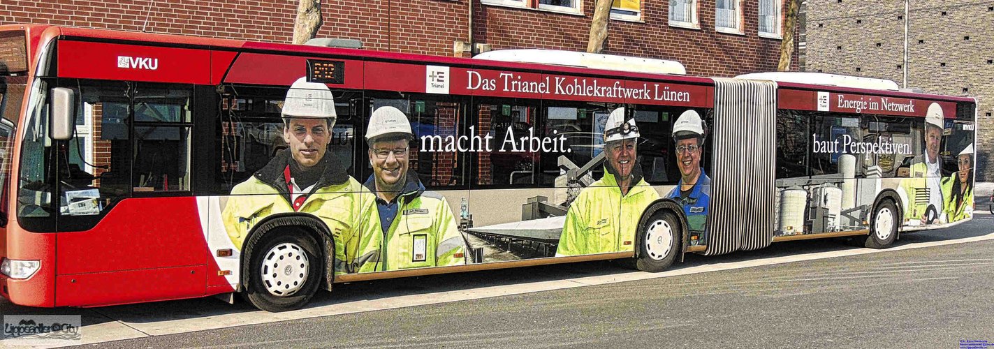 Bus mit Trianelwerbung von der VKU