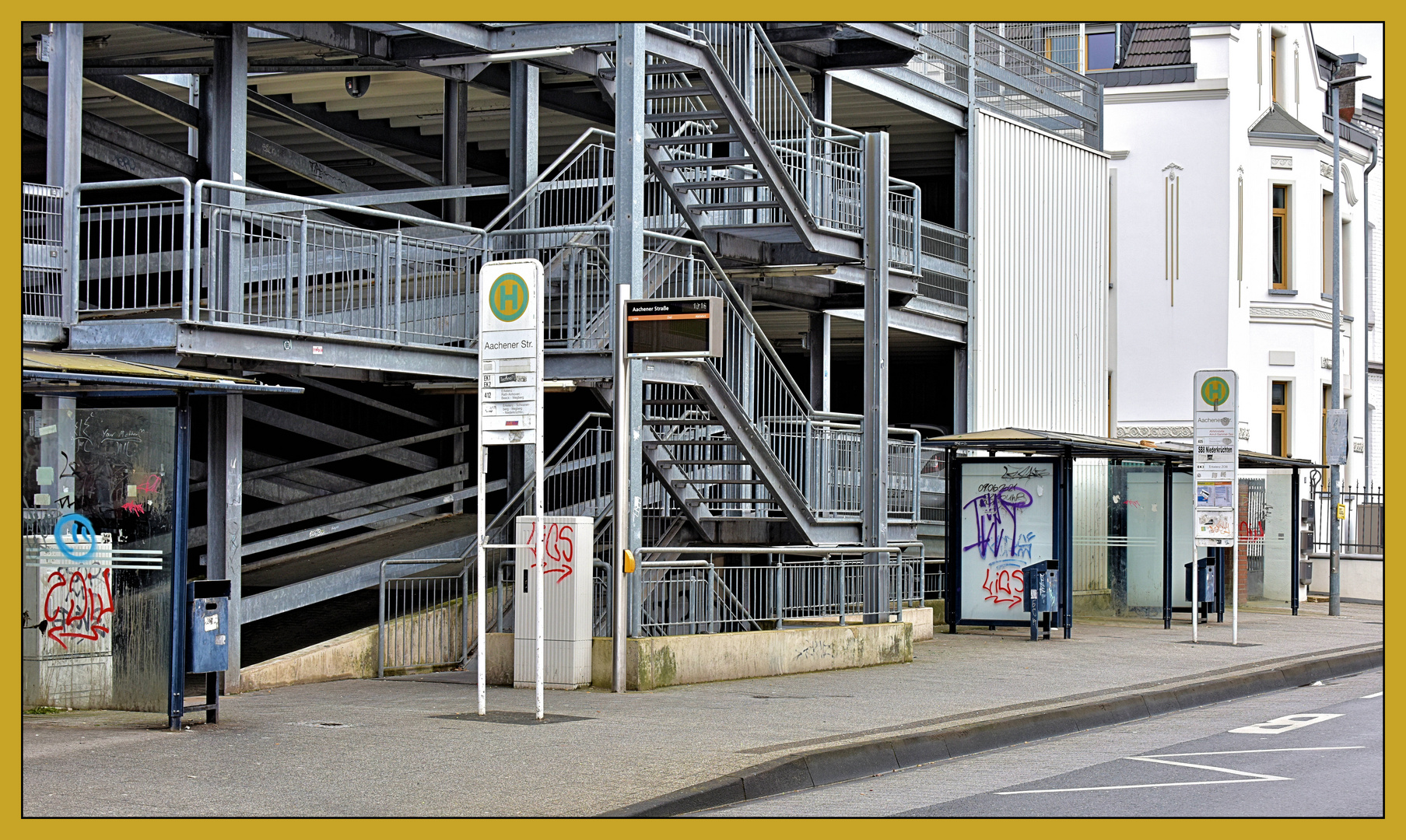 Bus stop #83 Foto & Bild | city, street, dokumentation Bilder auf ...