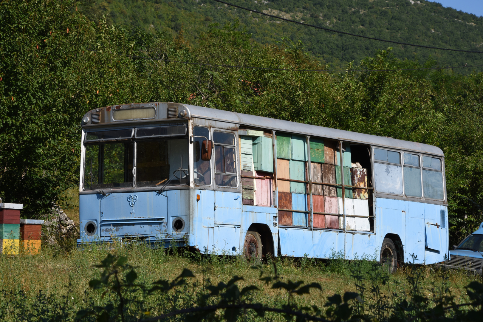 Bus voller Bienenstöcke