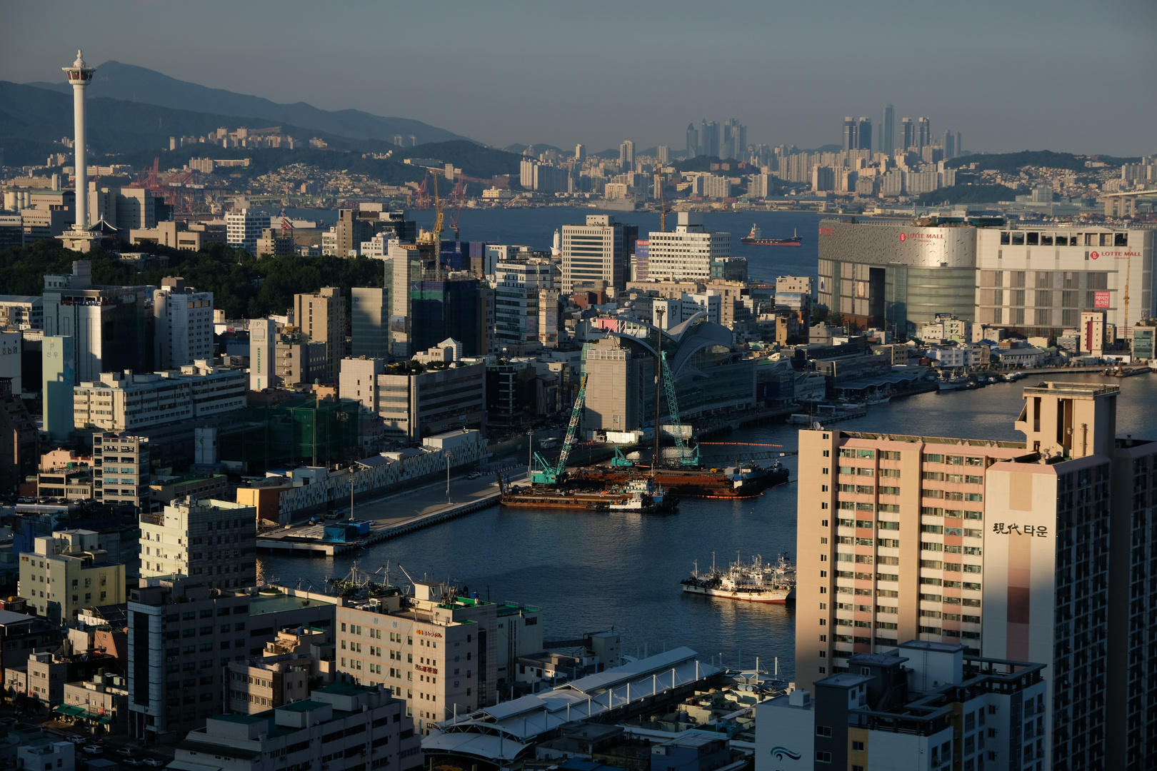 Busan bei Sonnenuntergang