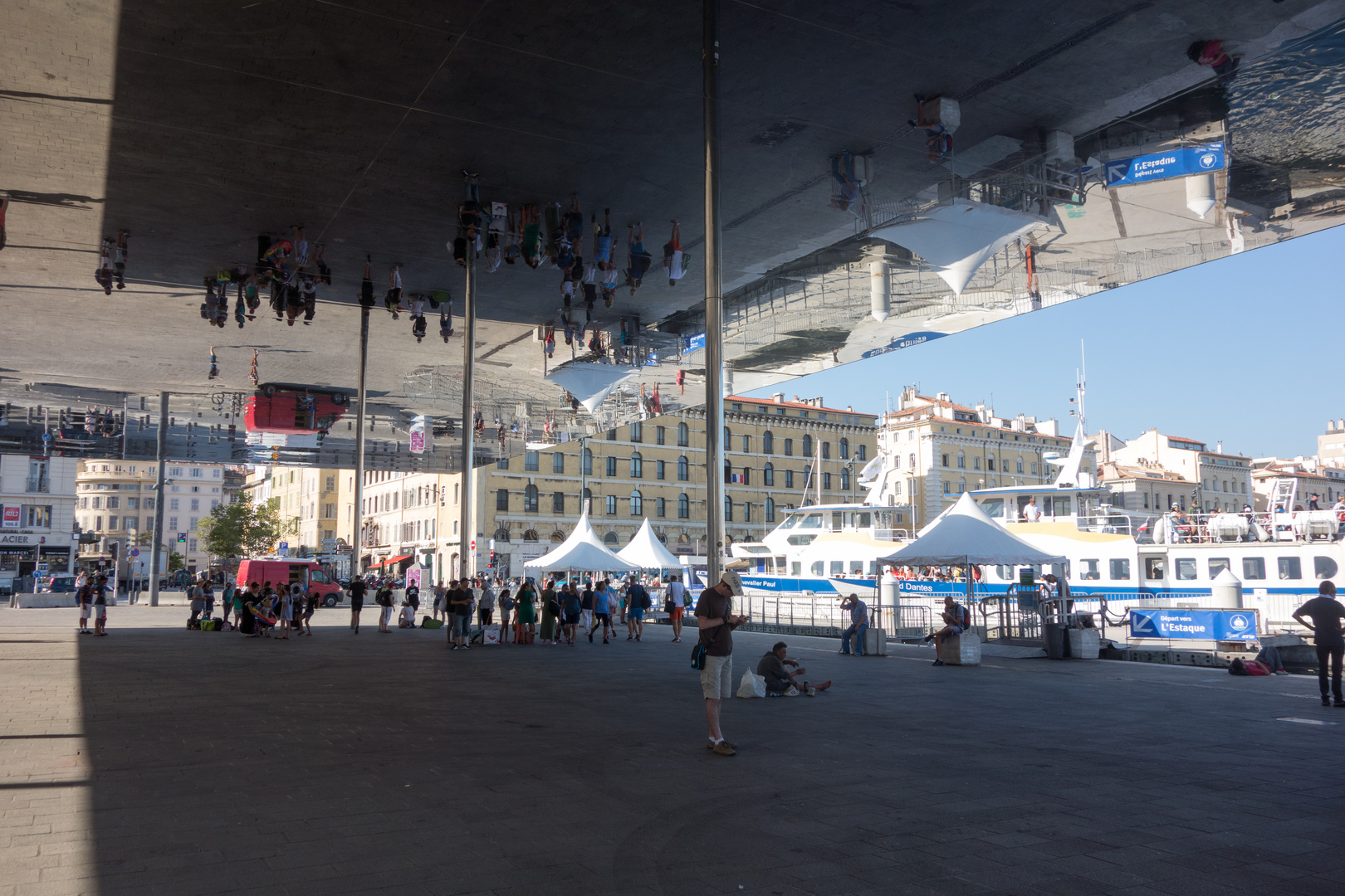 Busbahnhof am Marseiller Hafen