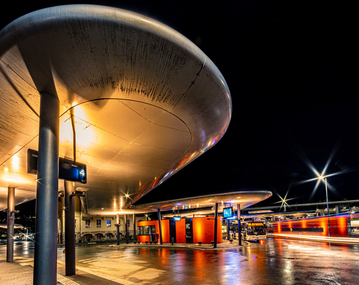 Busbahnhof Jena bei Nacht 1