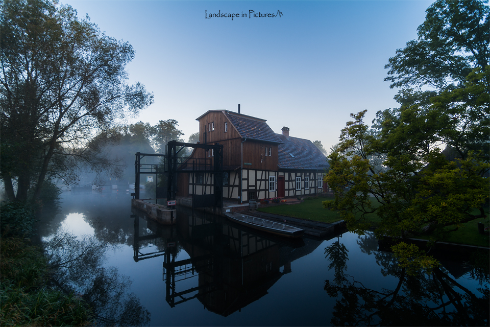 Buschmühle im Frühnebel