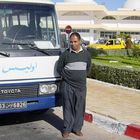 Busfahrer vor dem Flughafen Melitta auf Djerba