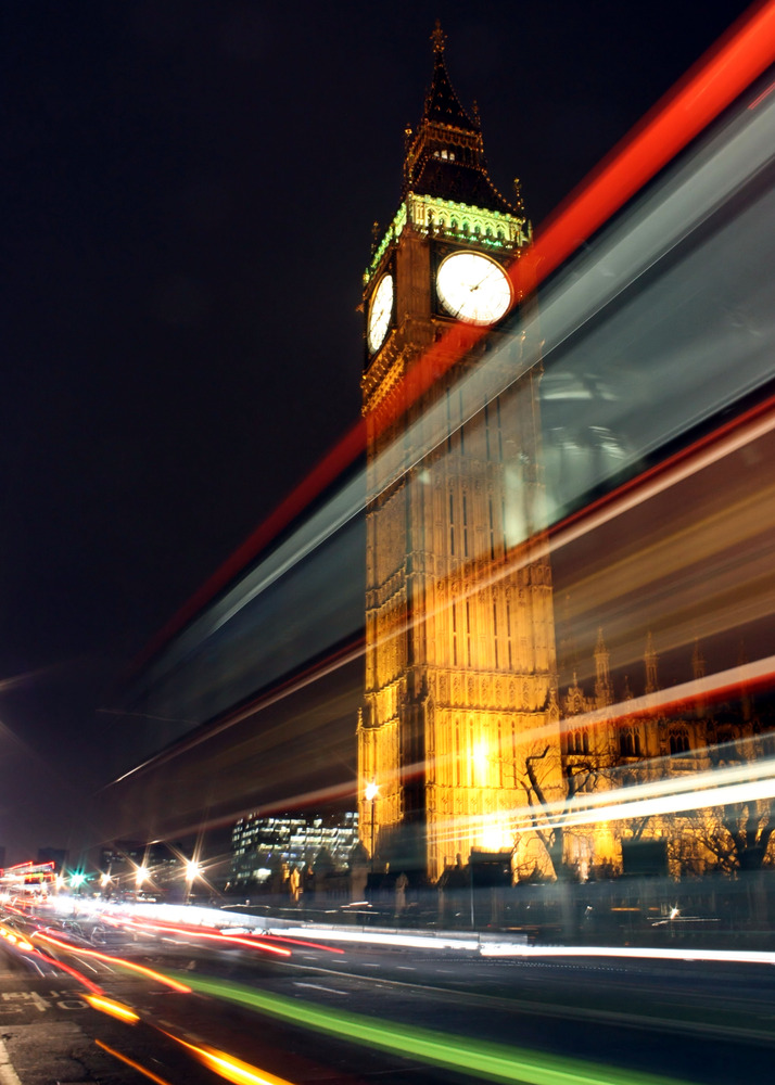 Busfahrt in London bei Nacht