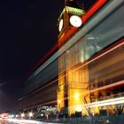 Busfahrt in London bei Nacht