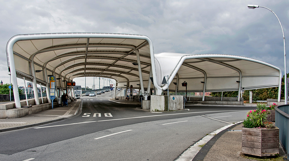 Bushaltestelle am Brückenkopf in Mainz-Kastel