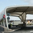 Bushaltestelle von der Brücke aus gesehen am Brückenkopf in Mainz-Kastel_DSC2085