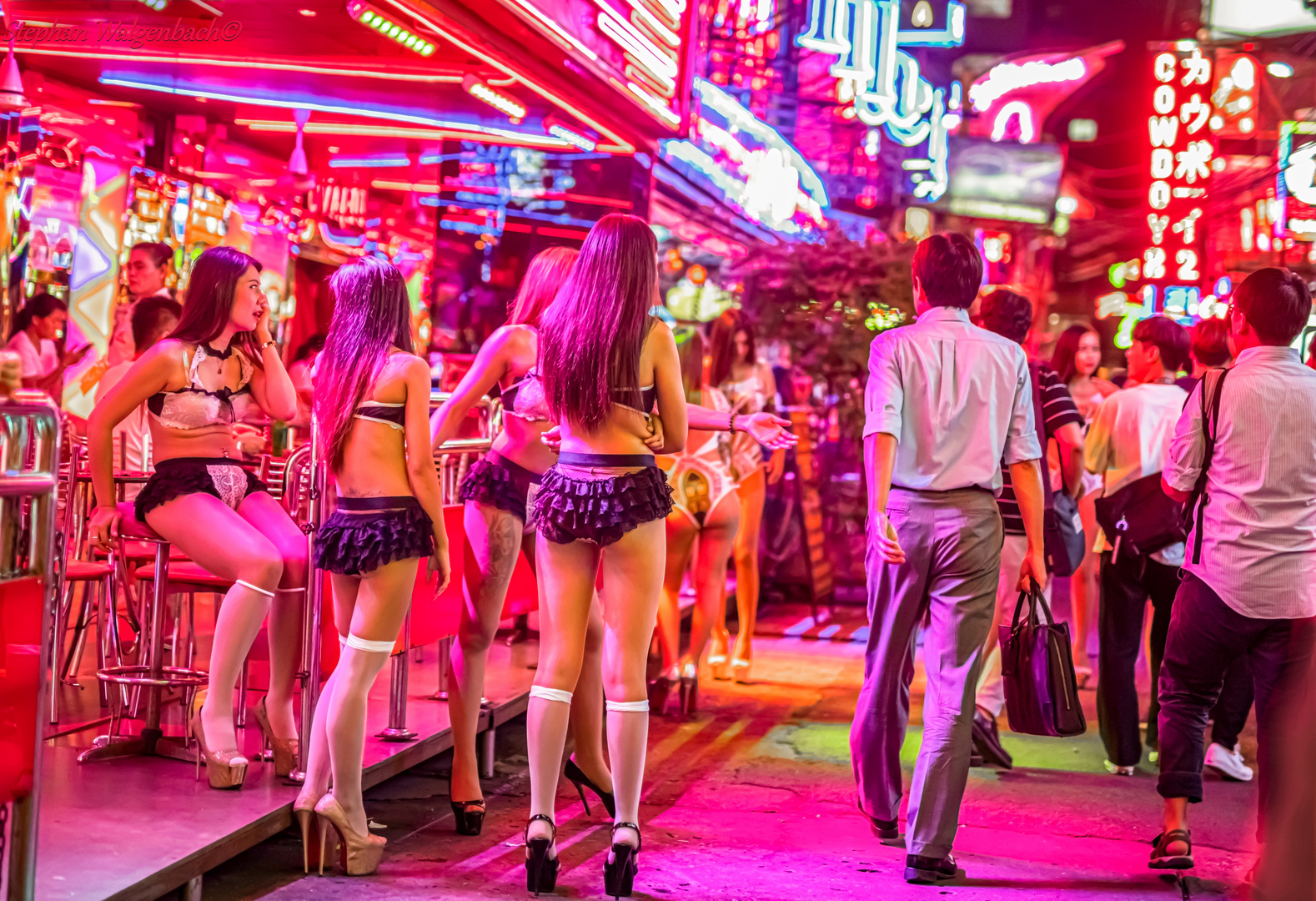 Business People in der Soi Cowboy