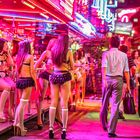 Business People in der Soi Cowboy