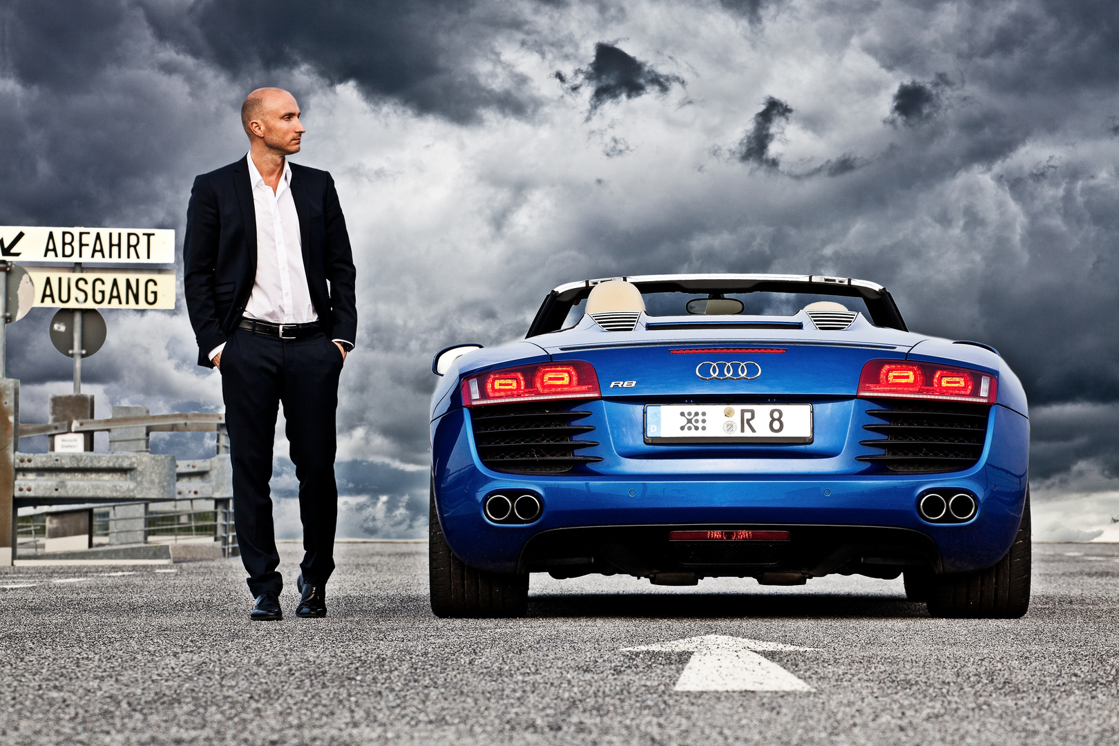 Business Portrait mit Modell & Audi R8 Spyder