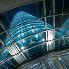 Business-Tower bei Nacht