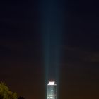 Business Tower bei Nacht