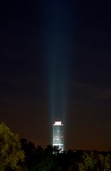 Business Tower bei Nacht