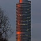 Business-Tower im Abendlicht