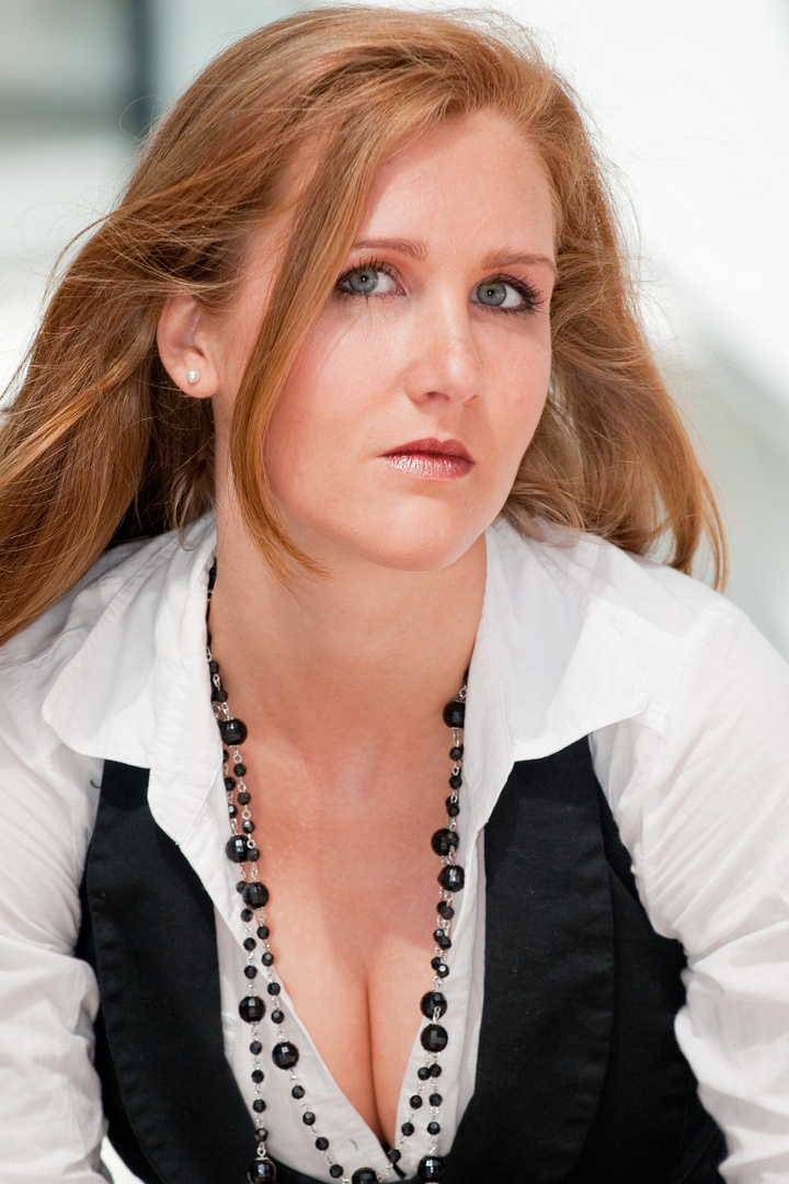 Business woman - Portraitfotografie an der Nord LB in Hannover