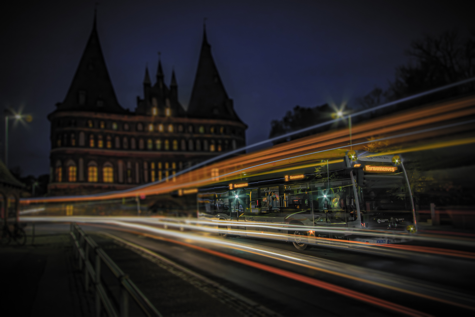Buslinie 12 Foto & Bild world, spezial, lübeck Bilder auf