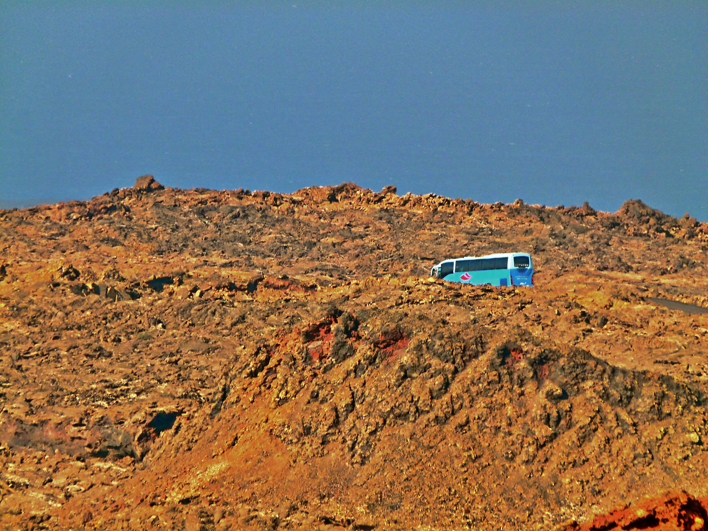 Busreise durchs Lavafeld