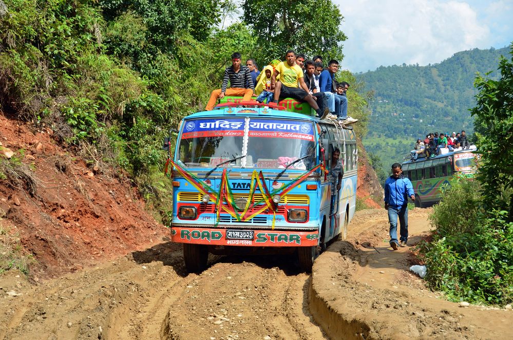 Busse zwischen Arughat und Kathmandu