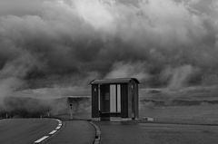 Busstop in den Wolken